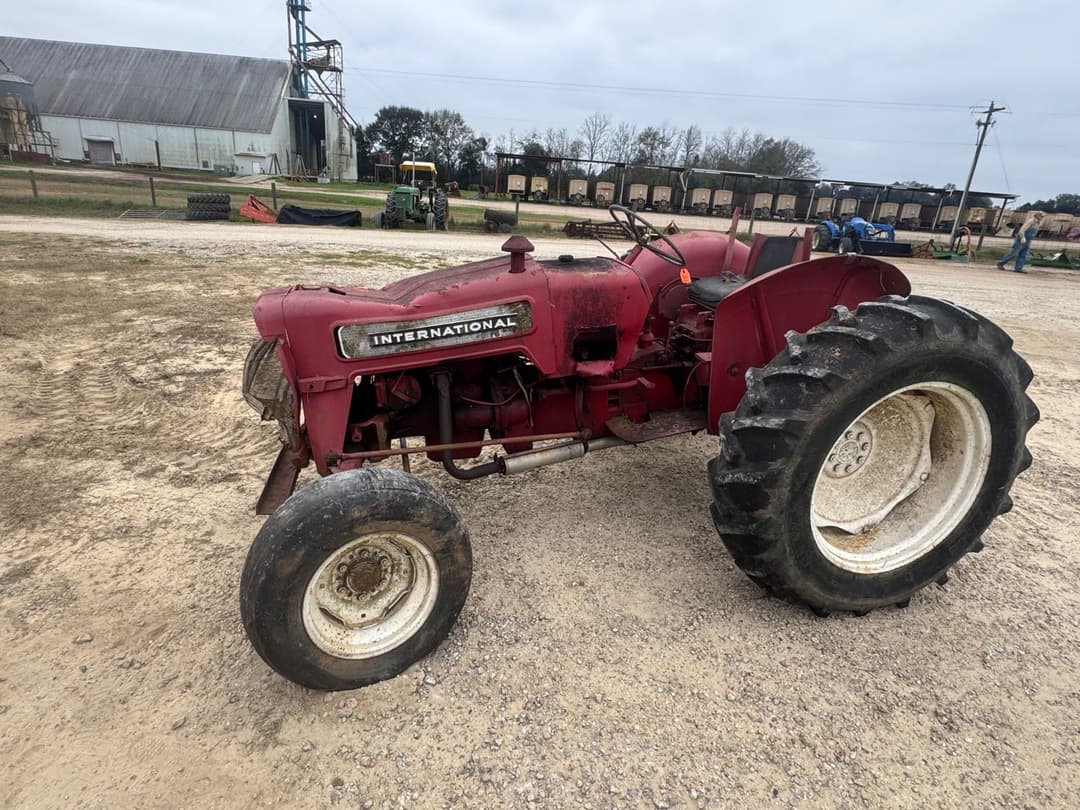 Image of International Harvester B-414 Primary image