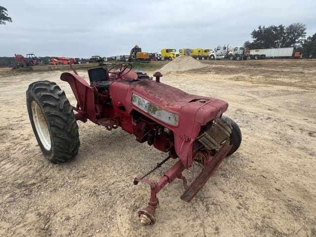 Image of International Harvester B-414 equipment image 3
