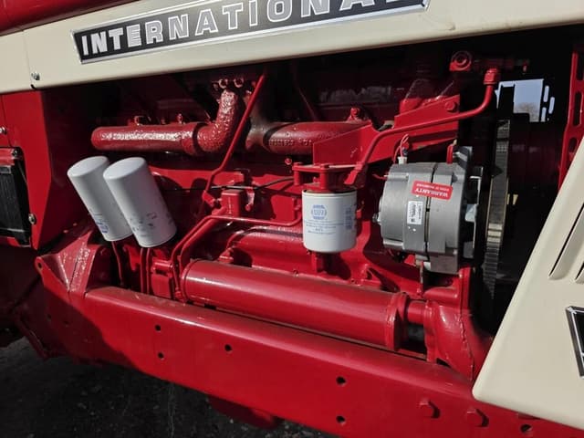 Image of International Harvester 1066 equipment image 3
