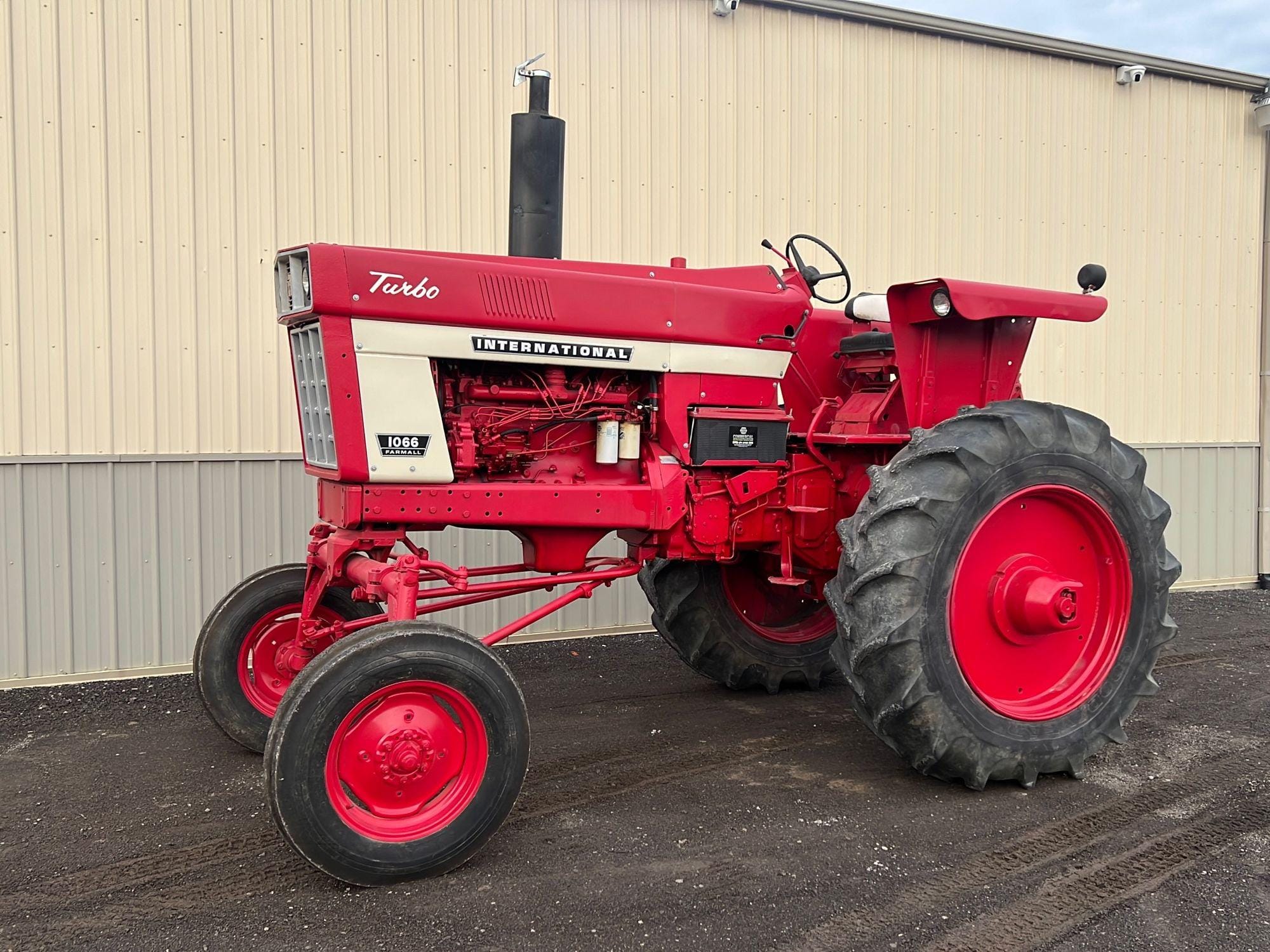 Main image International Harvester 1066