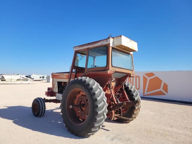 Image of International Harvester 1066 equipment image 2
