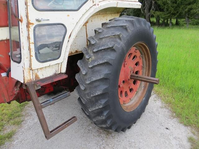 Image of International Harvester 1066 equipment image 2