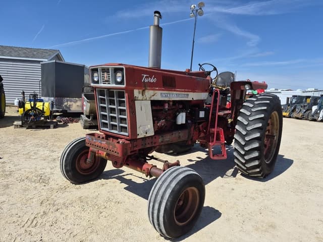 Image of International Harvester 1066 equipment image 1