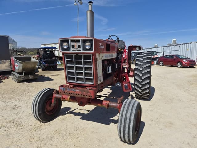Image of International Harvester 1066 equipment image 2