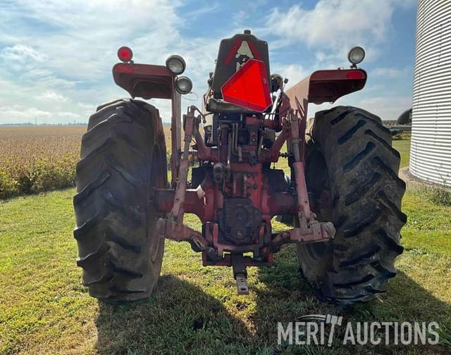 Image of International Harvester 1066 equipment image 4