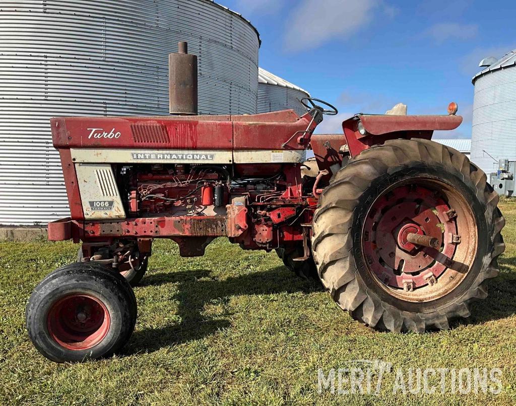 Image of International Harvester 1066 Primary image