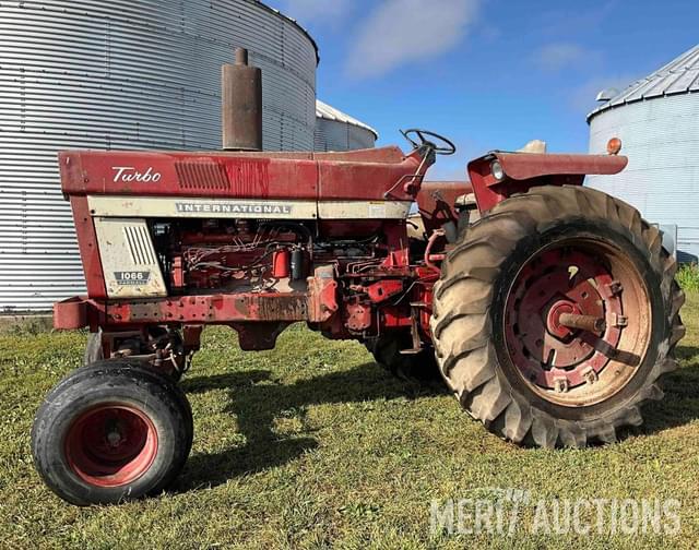 Image of International Harvester 1066 equipment image 1