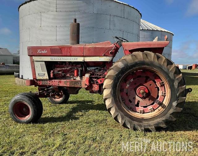 Image of International Harvester 1066 equipment image 2