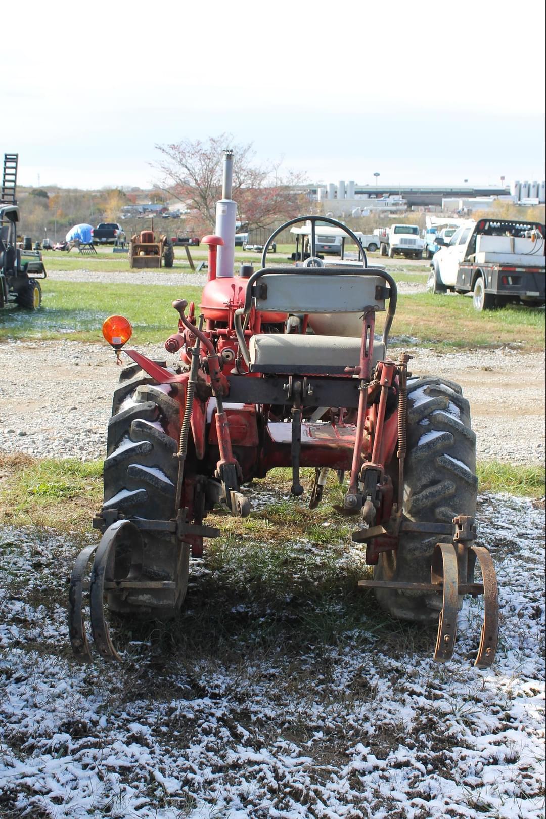 Image of International Harvester 140 Image 1
