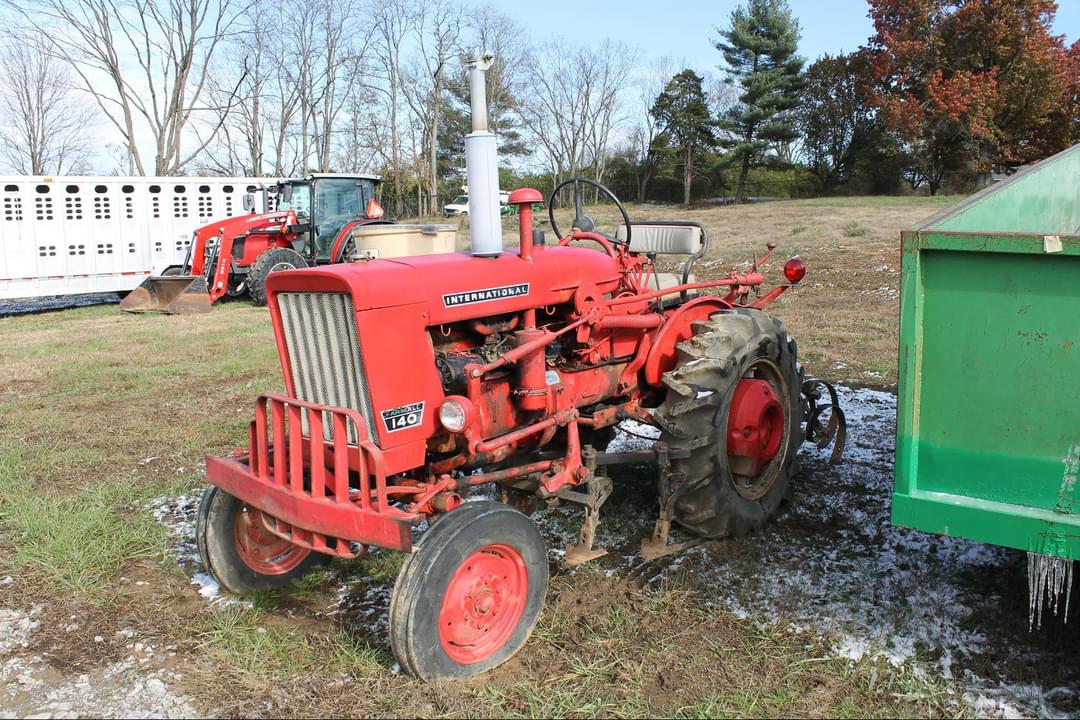 Image of International Harvester 140 Image 0
