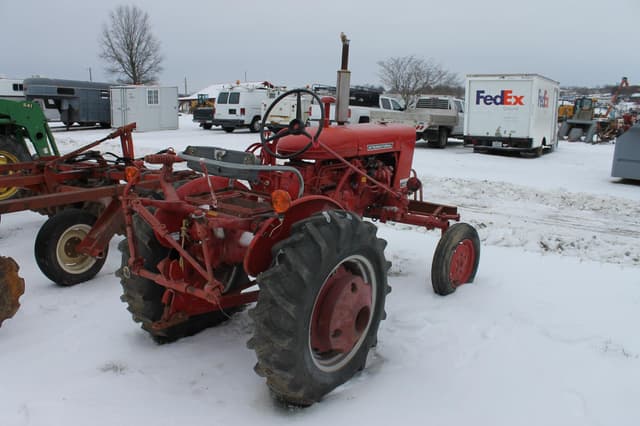 Image of International Harvester 140 equipment image 4