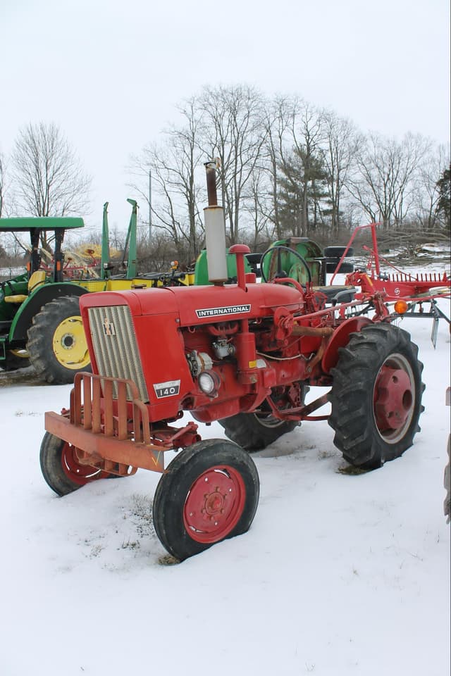 Image of International Harvester 140 equipment image 2