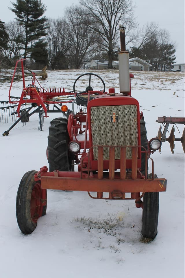 Image of International Harvester 140 equipment image 1