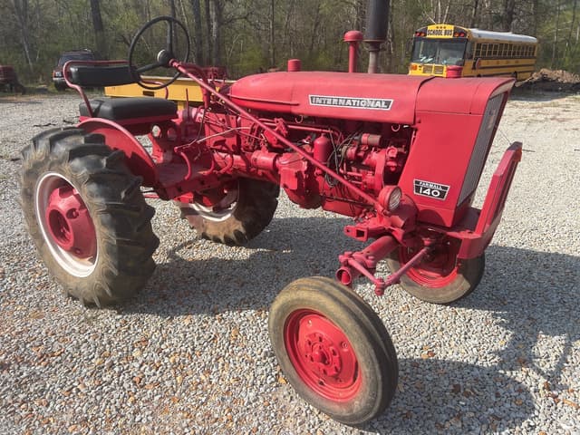 Image of Farmall 140 equipment image 2
