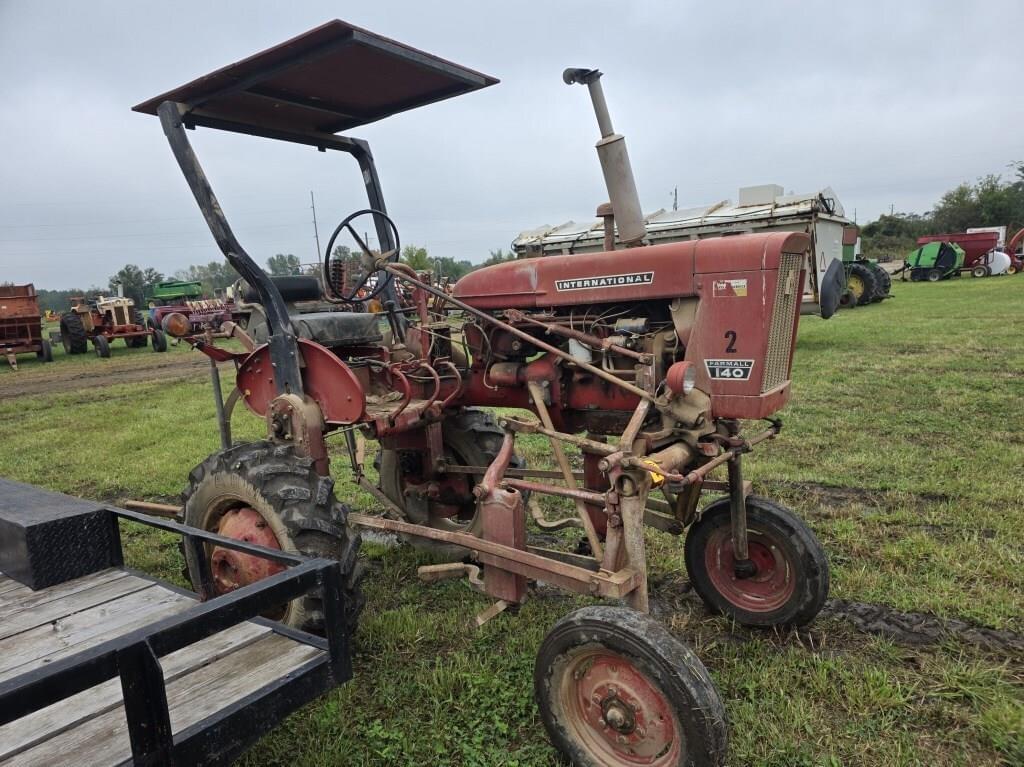 Image of International Harvester 140 Image 0