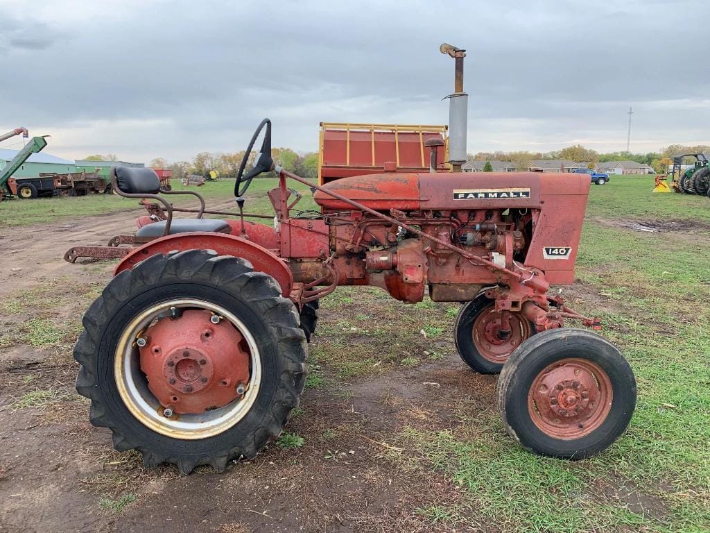 Main image Farmall 140