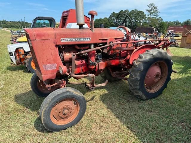 Image of Farmall 140 equipment image 1
