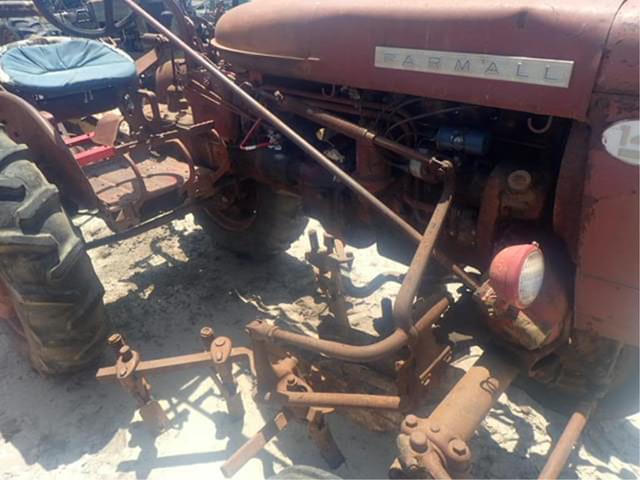 Image of Farmall 140 equipment image 2
