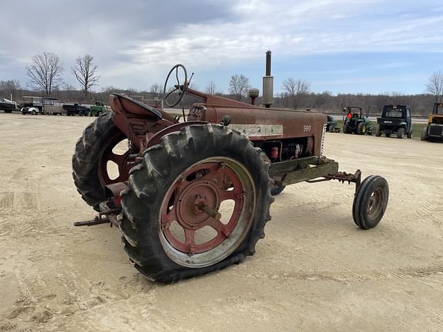 Image of Farmall 300 equipment image 4