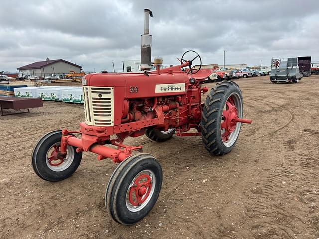 Image of Farmall 350 equipment image 2