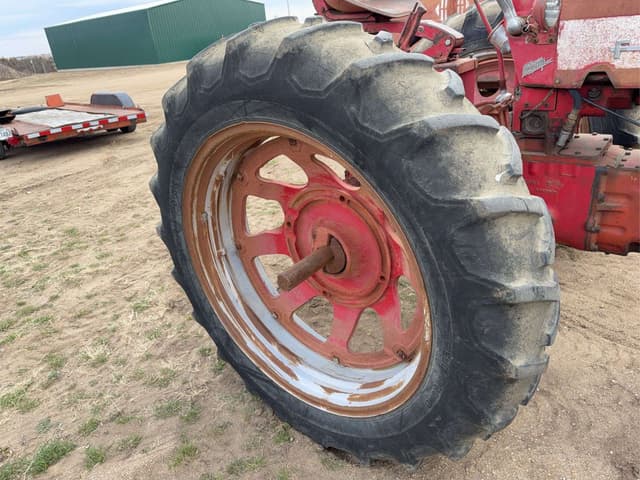 Image of Farmall 350 equipment image 2