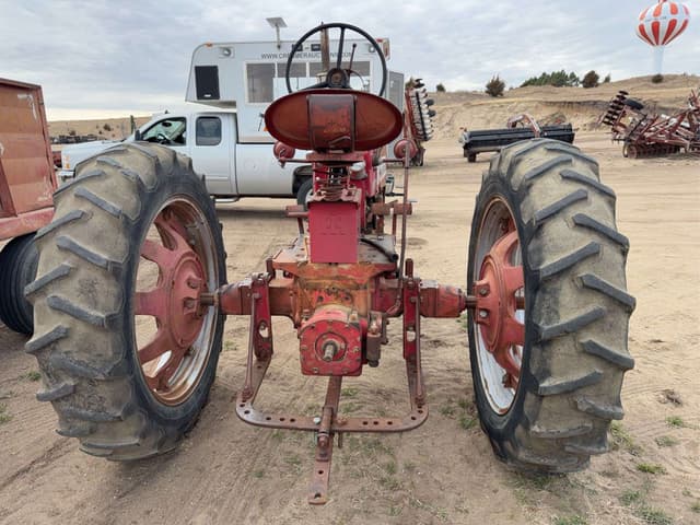 Image of Farmall 350 equipment image 3