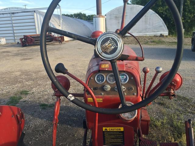Image of Farmall 450 equipment image 4