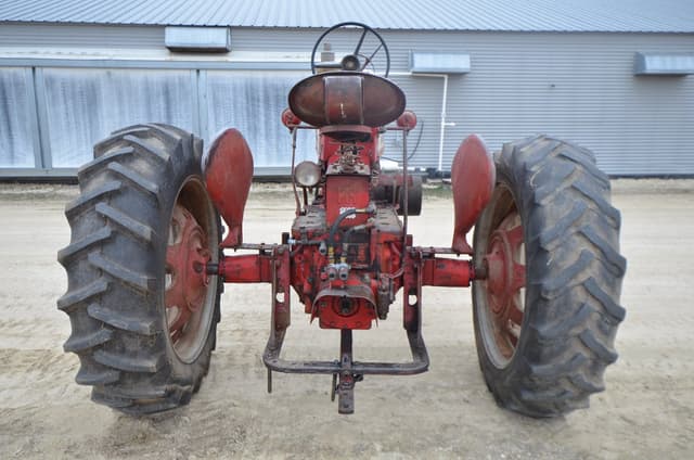Image of Farmall 450 equipment image 3