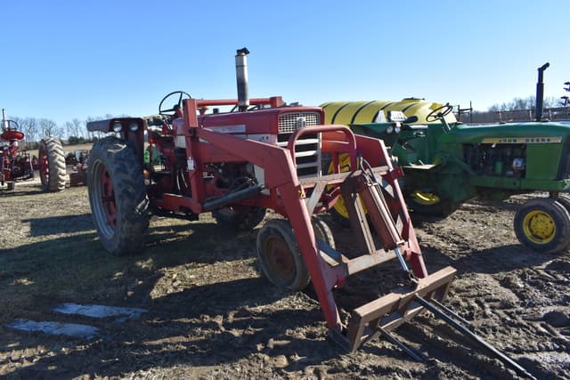 Image of International Harvester 460 equipment image 2