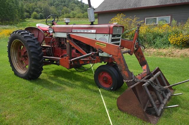 Image of Farmall 460 equipment image 1