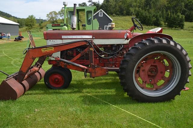 Image of Farmall 460 equipment image 4