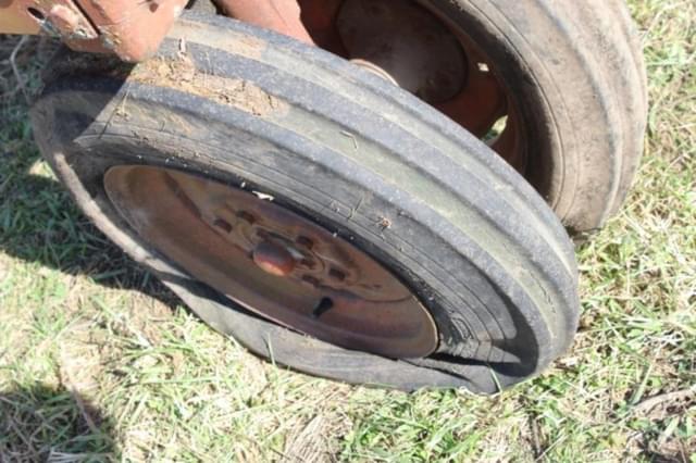 Image of Farmall 504 equipment image 1