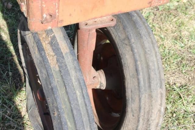 Image of Farmall 504 equipment image 2