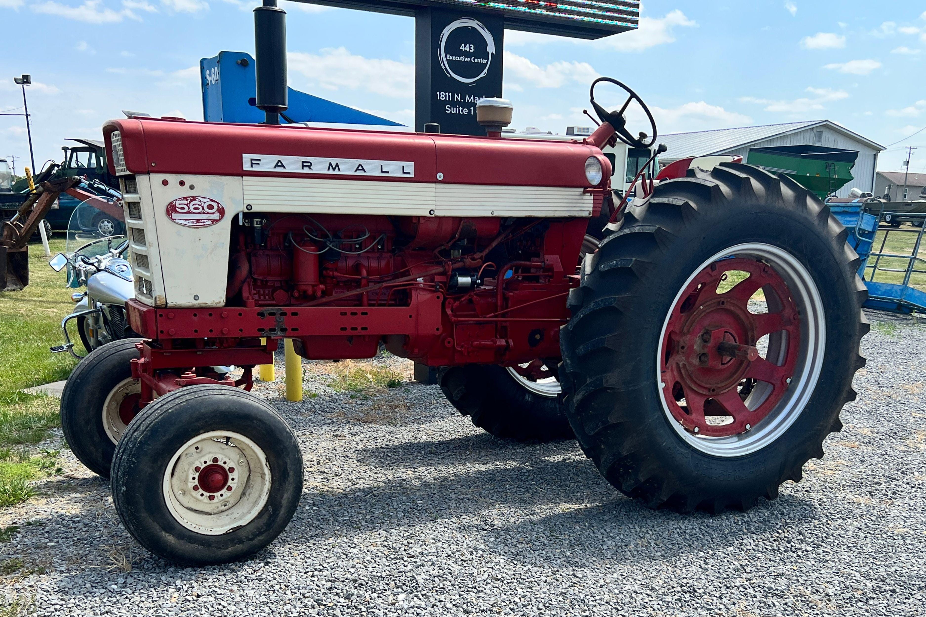 Main image Farmall 560 