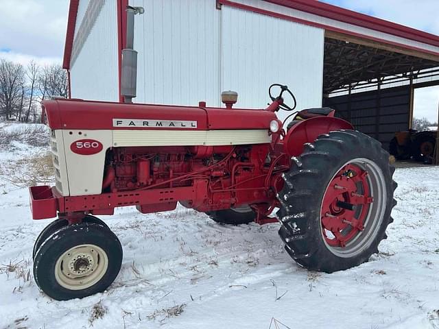 Image of International Harvester 560 equipment image 1