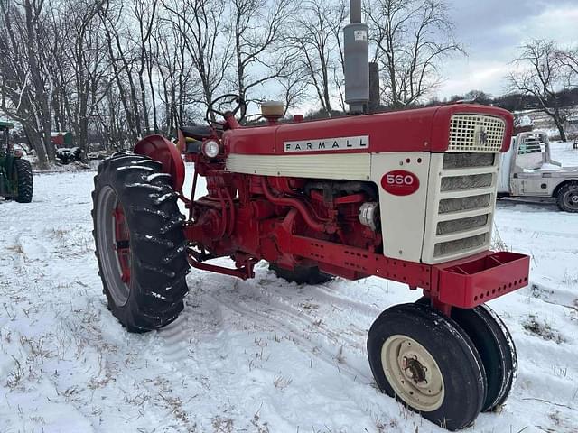 Image of International Harvester 560 equipment image 2