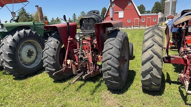 Image of International Harvester 656 equipment image 3