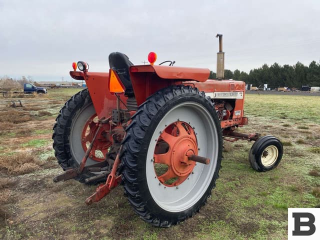 Image of International Harvester 656 equipment image 2