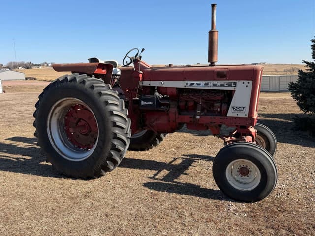 Image of Farmall 706 equipment image 1