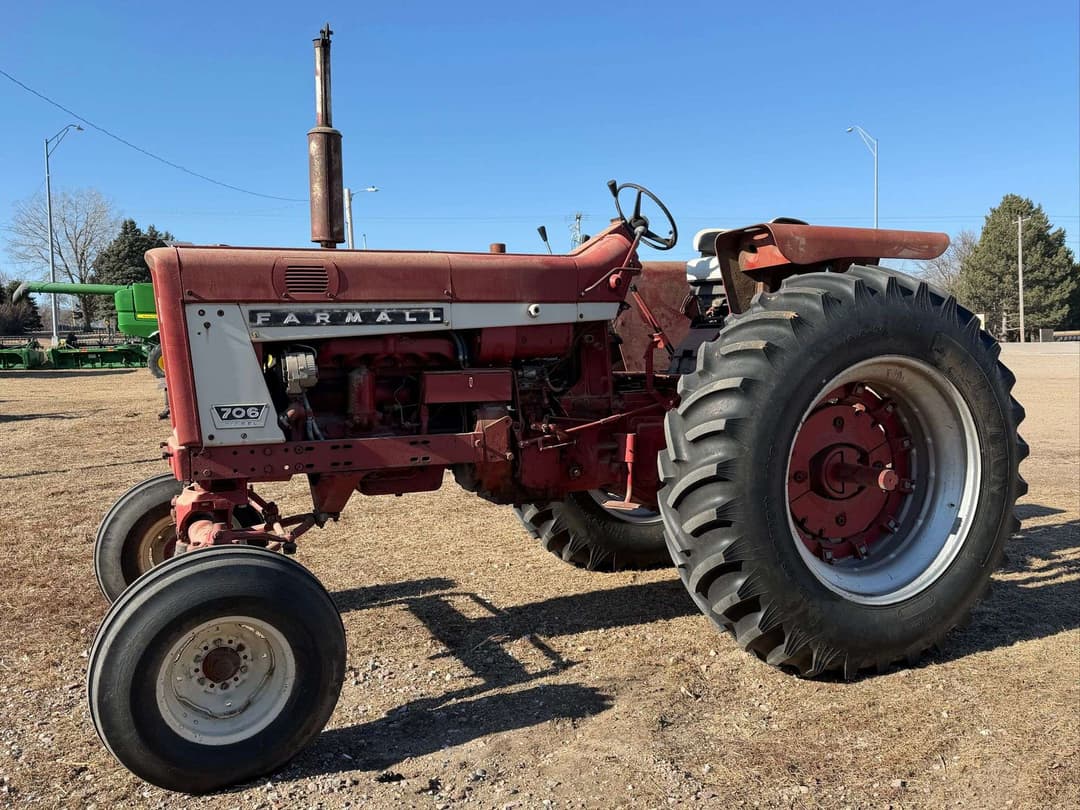 Image of Farmall 706 Primary image