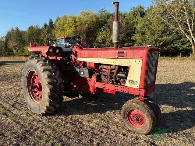 Image of International Harvester 706 equipment image 1