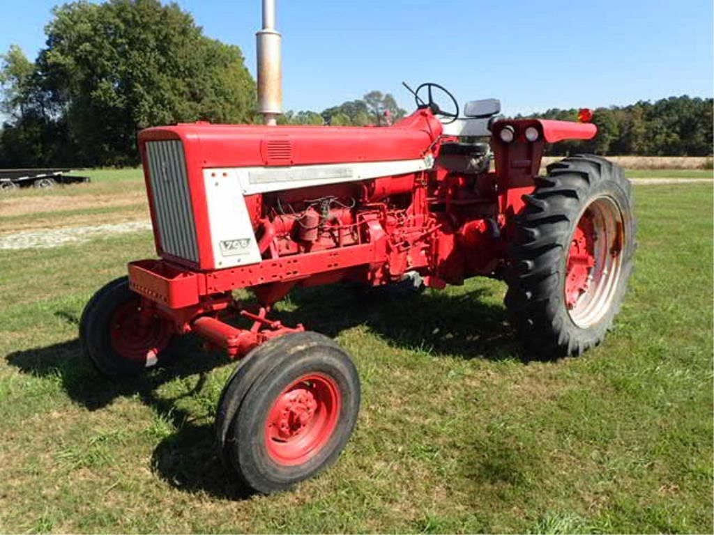 International Harvester 706 Equipment Image0
