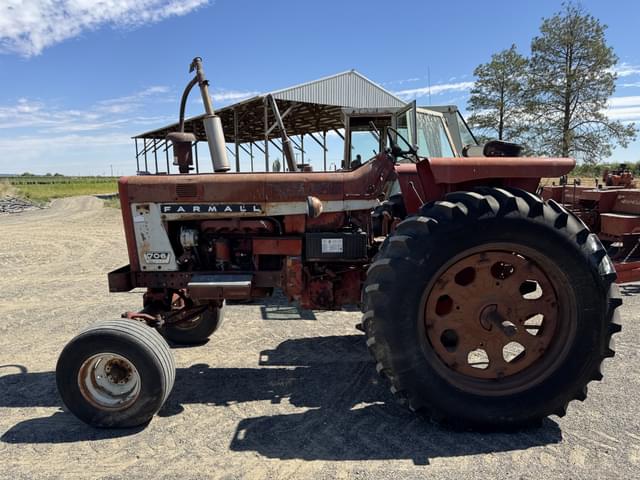 Image of Farmall 706 equipment image 1