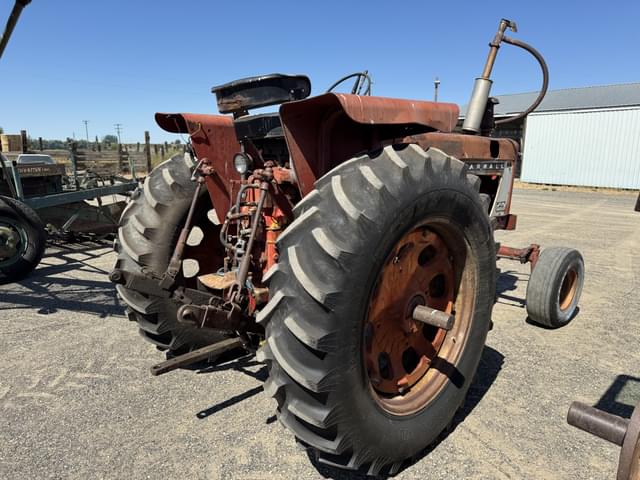 Image of Farmall 706 equipment image 4