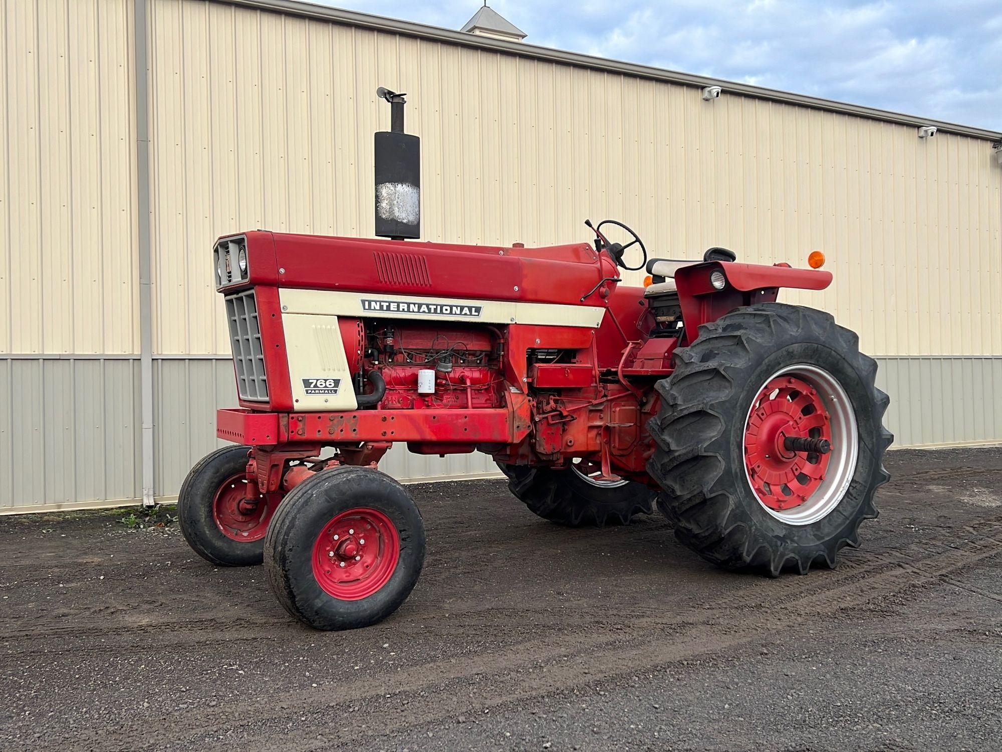 Main image International Harvester 766