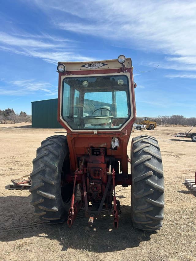 Image of Farmall 806 equipment image 3