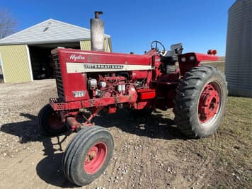 Main image International Harvester 826