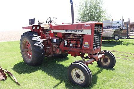 Image of International Harvester 826 Primary image