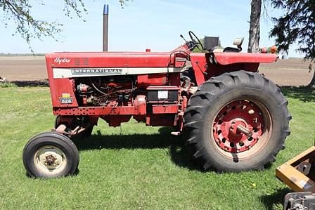 Image of International Harvester 826 equipment image 2