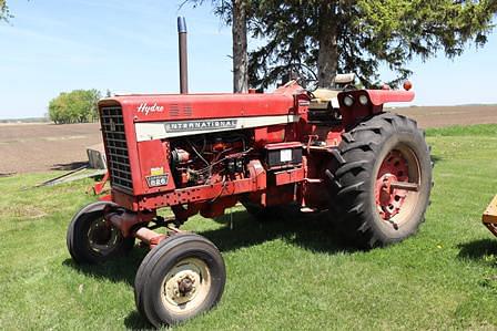 Image of International Harvester 826 equipment image 1